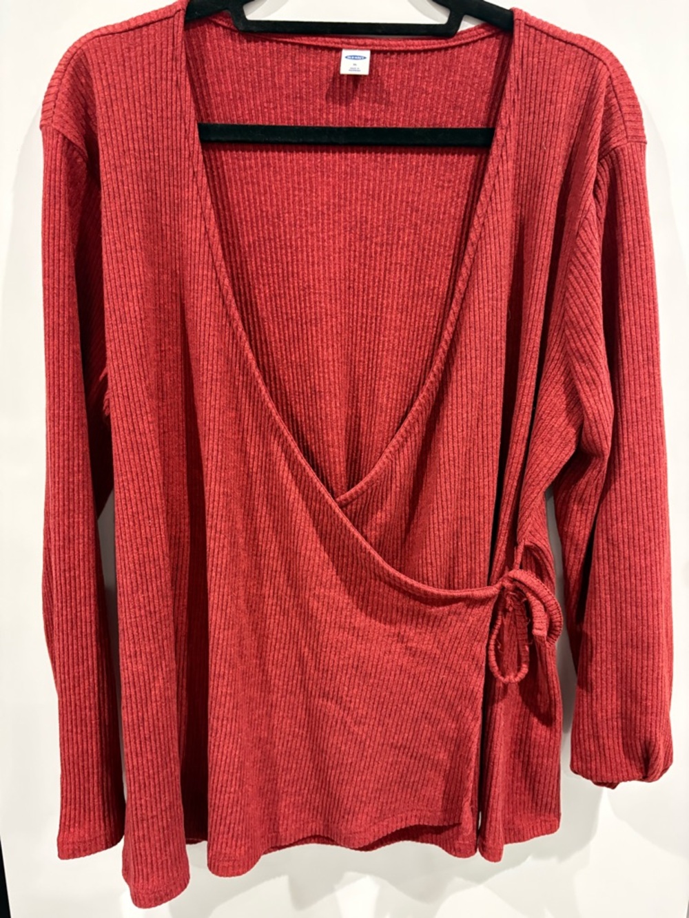 OLD NAVY V NECK RIBBED TOP